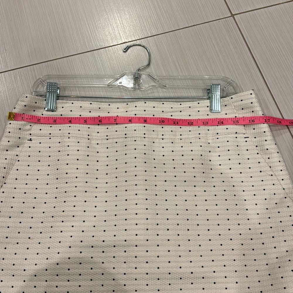 Ann Taylor lined Polka Dot Skirt W/ Pockets in a blend Cotton/Polyester/Rayon. - Picture 5 of 9